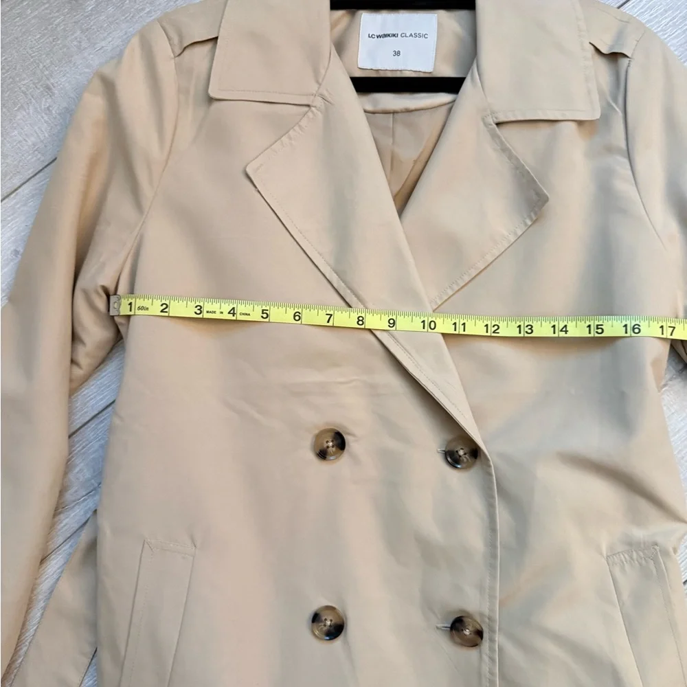 Elegant Tan Trench Coat - Picture 7 of 8